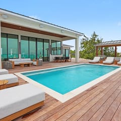 Beachfront Luxe 6BR Villa, Pool & Bay Views