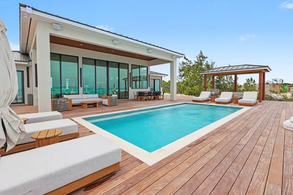 Beachfront Luxe 6BR Villa, Pool & Bay Views - Image 1
