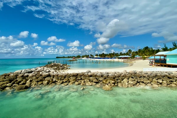 Turquoise Bahamian shoreline with beach huts and clear water